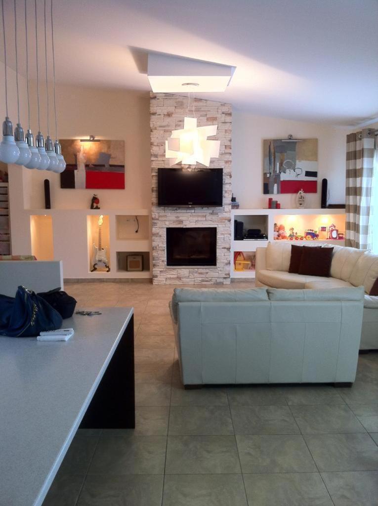 Luxurious 6 Bedroom Villa In A Great Location Chalkida Luaran gambar