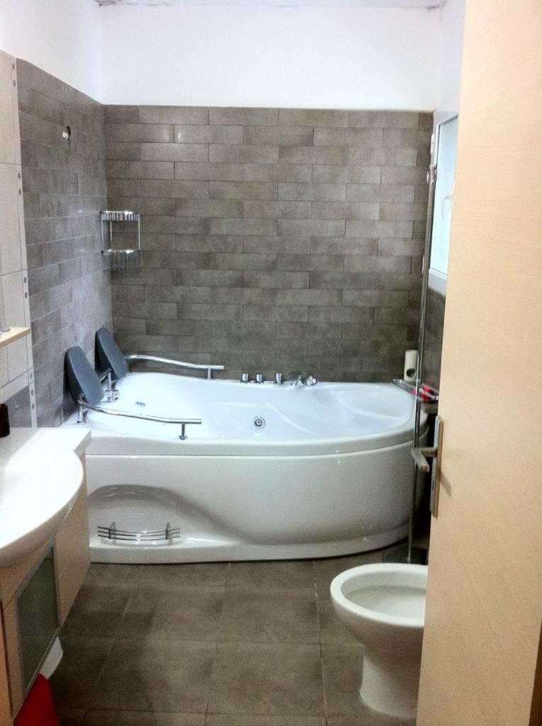 Luxurious 6 Bedroom Villa In A Great Location Chalkida Luaran gambar